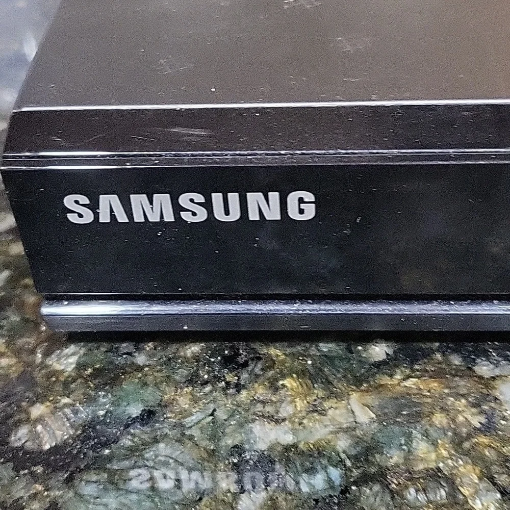 SAMSUNG DVD-E360 DVD Player No Remote or AV